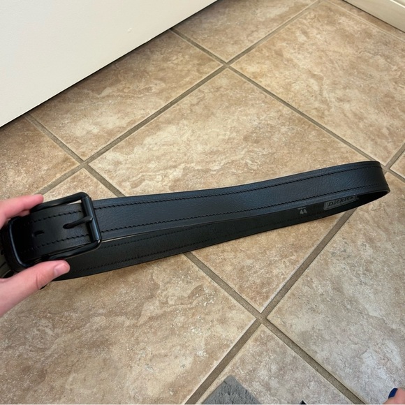 Genuine Dickies Black Leather Belt with Black Buckle Size 44 Casual Classic - Picture 5 of 6